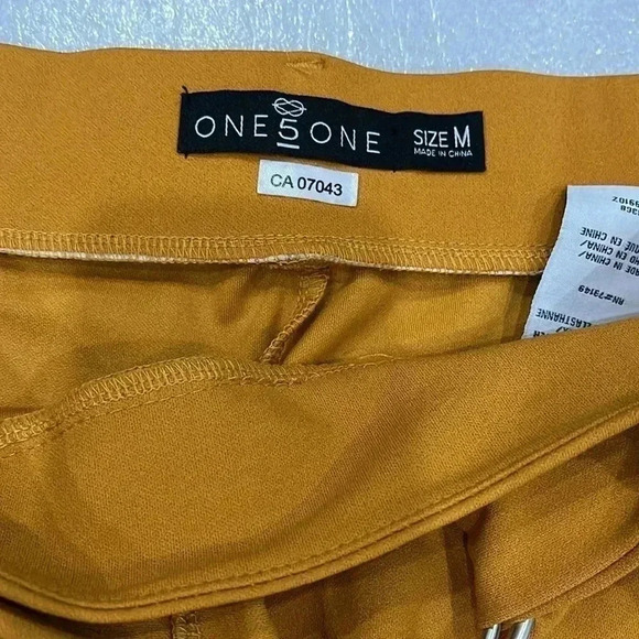❤️2/$30❤️[M]One5one Mustard Circle Buckle Belted Capri/Ankle Relaxed Pants - Picture 3 of 8